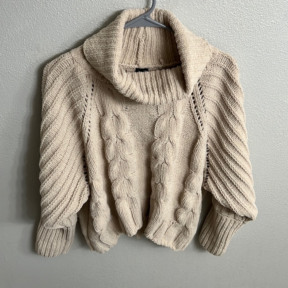 MOON & MADISON NWOT XS Cream Sweater